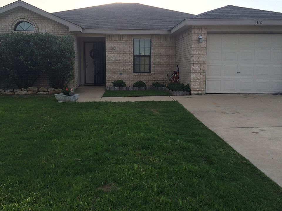 1st image of 1310 Travis Cir