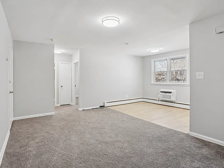 Barry Court Apartments — Photo 13
