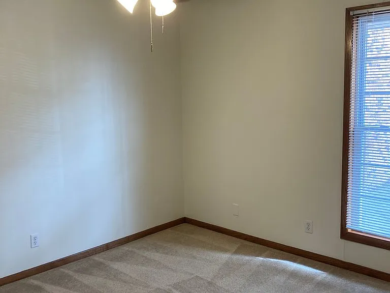 Pleasant Court Apartments — Photo 22