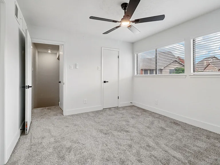 Woodbridge Townhomes — Photo 6