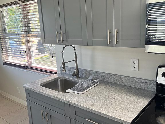 2nd image of 909 NW 30th Ct APT 6