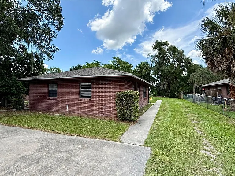 210 N Lone Oak Dr #1 — Photo 2