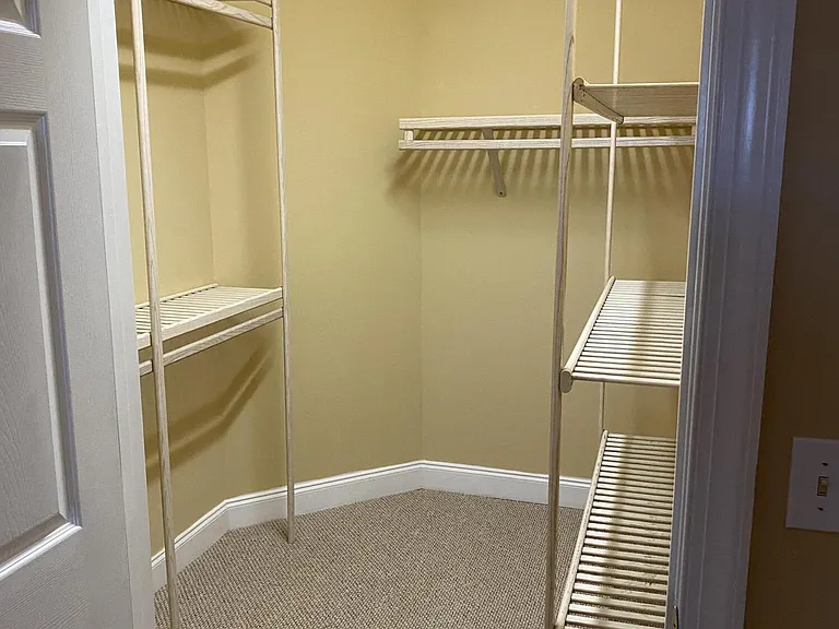411 Avenshire Ct — Photo 23