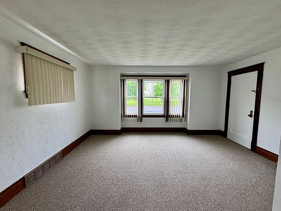 3rd image of 3511 Pine Ave #1