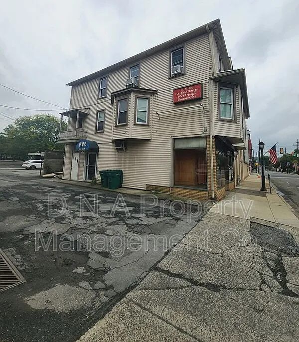 2 bed, 2.0 bath, $1,600 — Photo 1