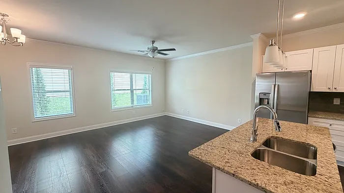 3 bed, 2.5 bath, 1800 sqft, $2,300 — Photo 4