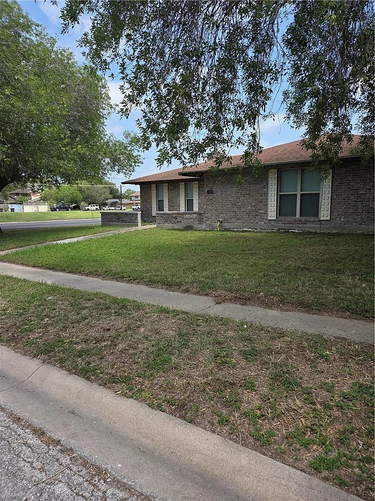 Building Photo - 4402 Sutton Ln