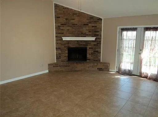 3 bed, 2.0 bath, 1476 sqft, $1,700 — Photo 2