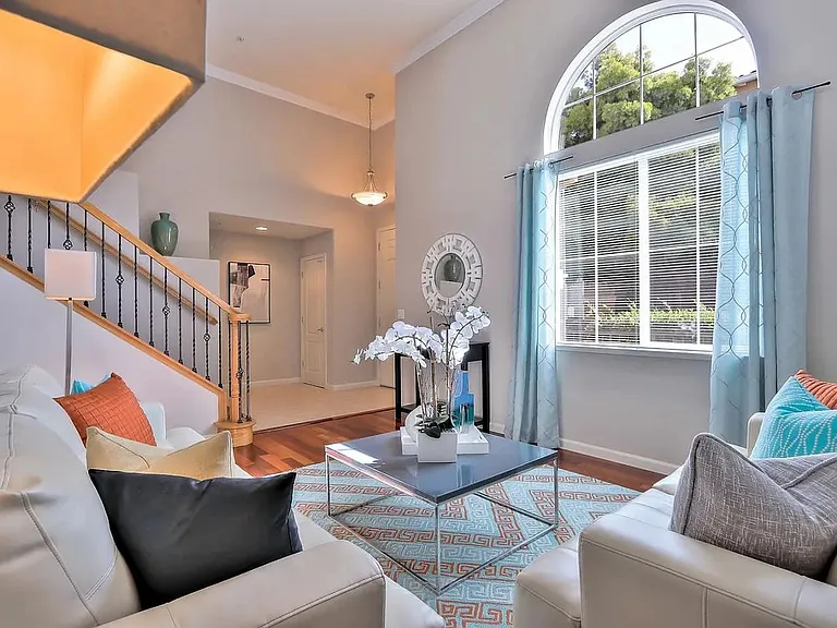1933 Silva Pl — Photo 2