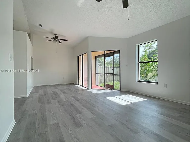 1210 San Remo Cir — Photo 6