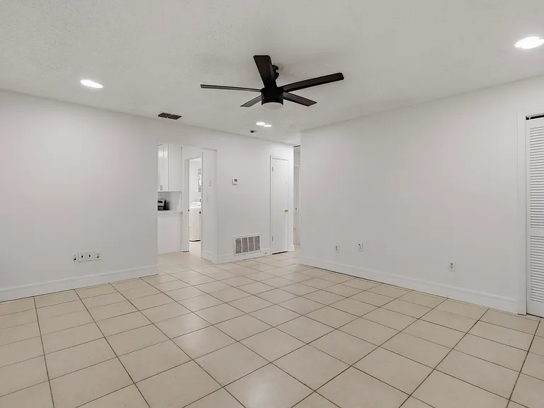10313 Chalmer St #10313 — Photo 9