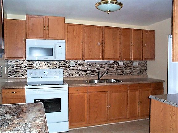 3rd image of 2283 Topaz Dr