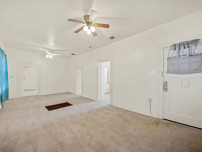 906 S Gevers St — Photo 3
