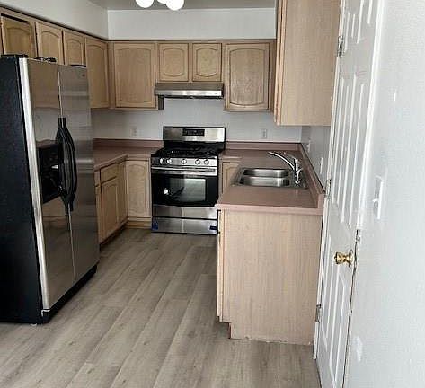 4th image of 441 E 1st Street