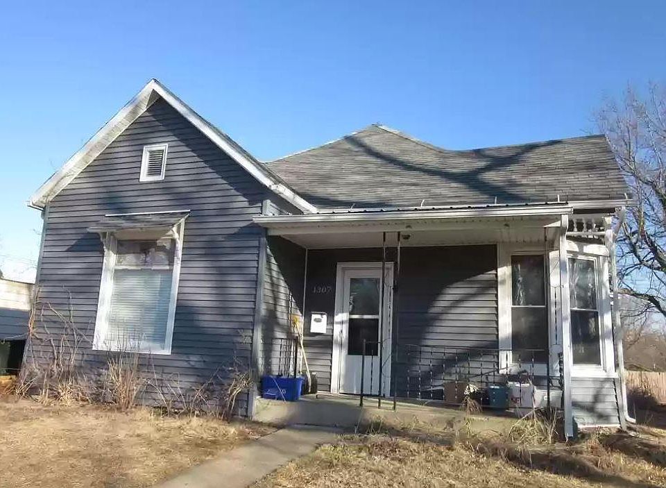 1st image of 1307 E Jefferson St