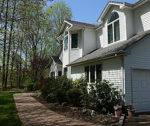 4th image of 467 Vanderbilt Pkwy