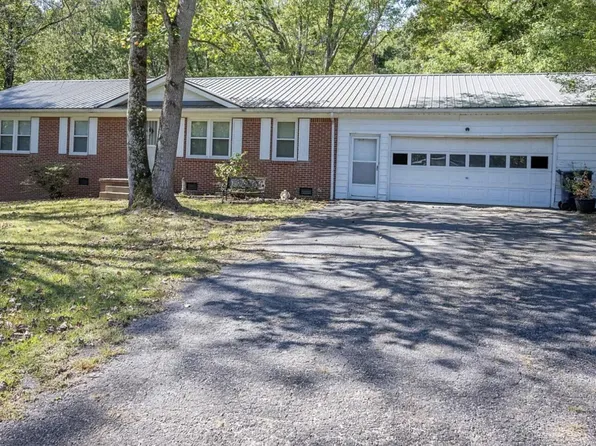 235 Woodland Hills Dr, Scotts Hill, TN 38374