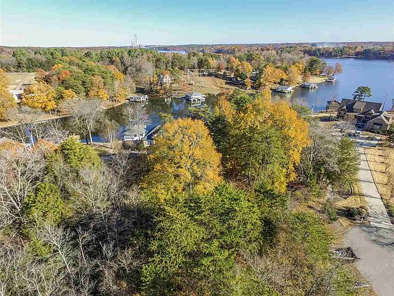 2nd image of 16 Barefoot Landing Ln #16