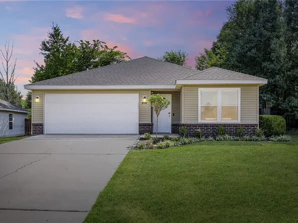 819 Tunbridge Dr, Bentonville, AR 72712