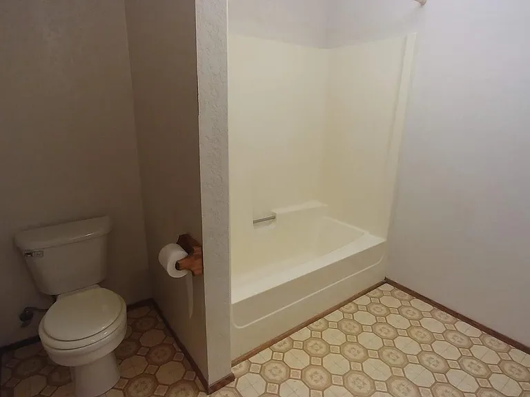510 SW State St #A — Photo 15