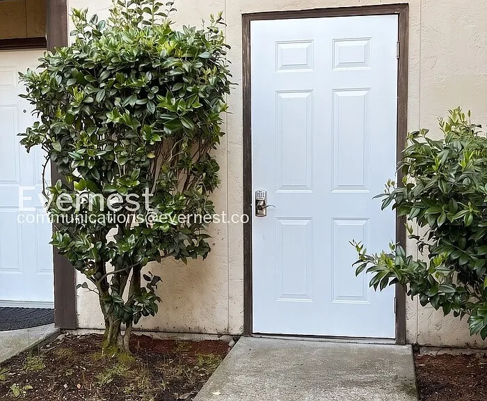 1033 SW 148th St #3 — Photo 3