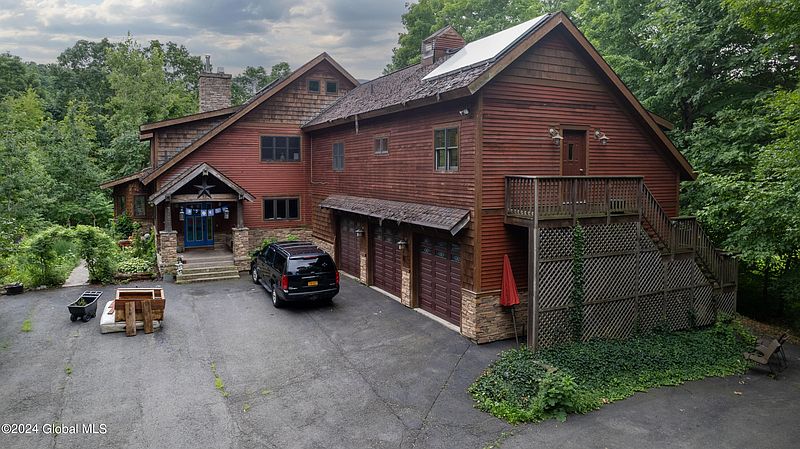 3rd image of 340 Smith Hill Road