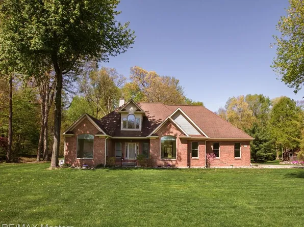 27178 John Dr, New Boston, MI 48164