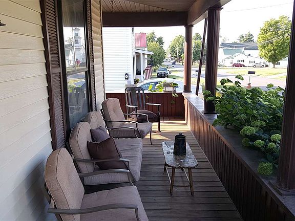 4th image of 138 Church St