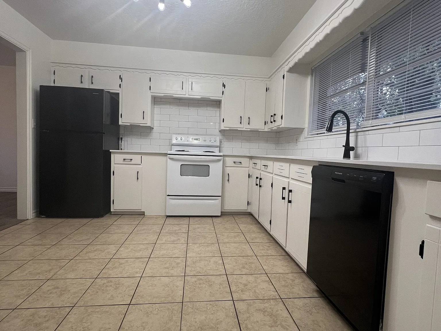 Chautauqua Ave - 1616 (LC/SH/FB) - 1 — Photo 2