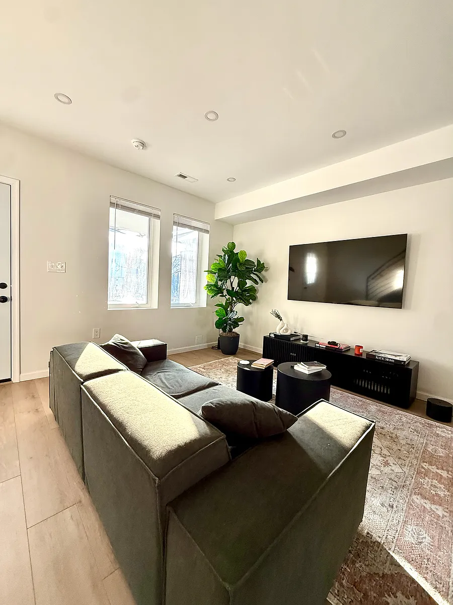 Building Photo - 5326 9th St NW #1