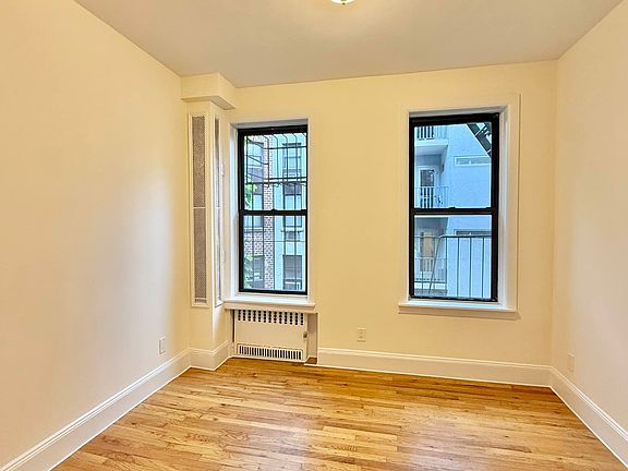 3rd image of 21 Leroy St APT 11
