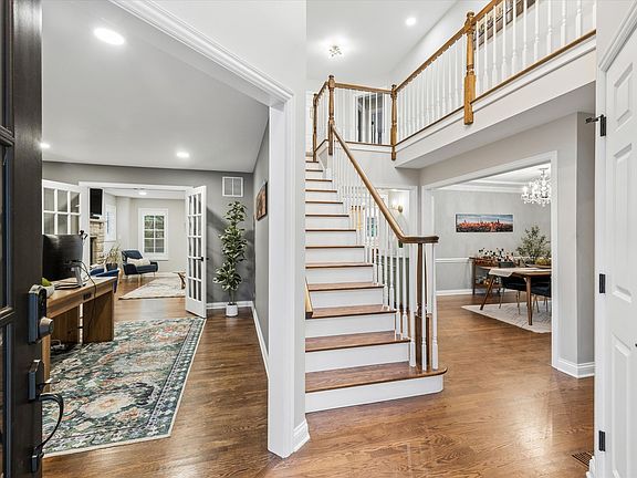 3rd image of 827 Birch Ave