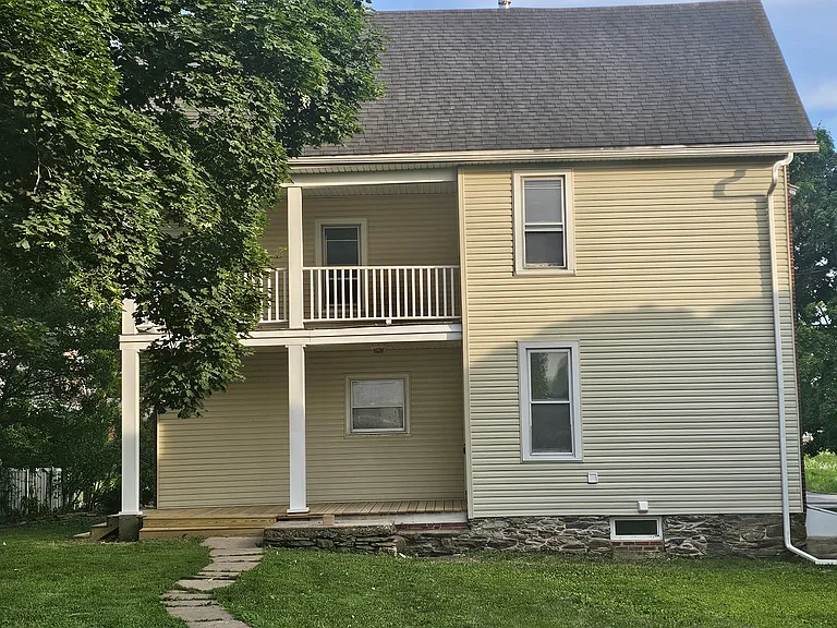 102 E York St — Photo 21