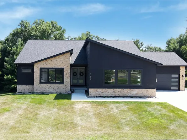 10684 NW 74th Pl, Johnston, IA 50131