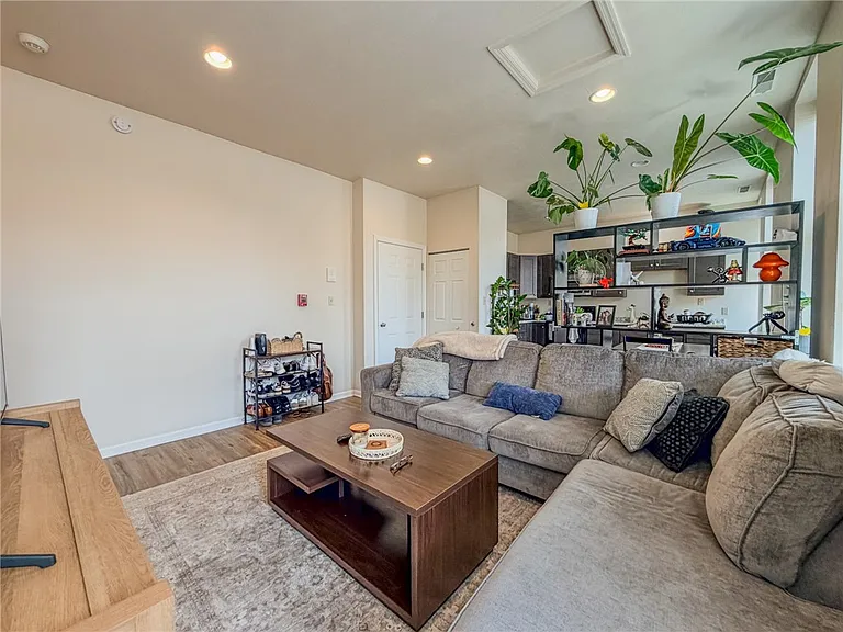 137 N Main St #B — Photo 5