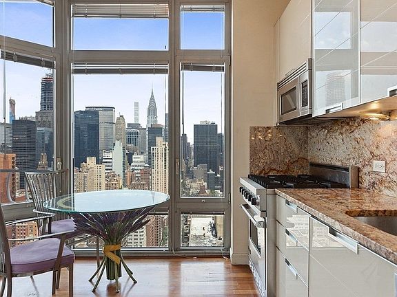 4th image of 200 E 32nd St Penthouse D