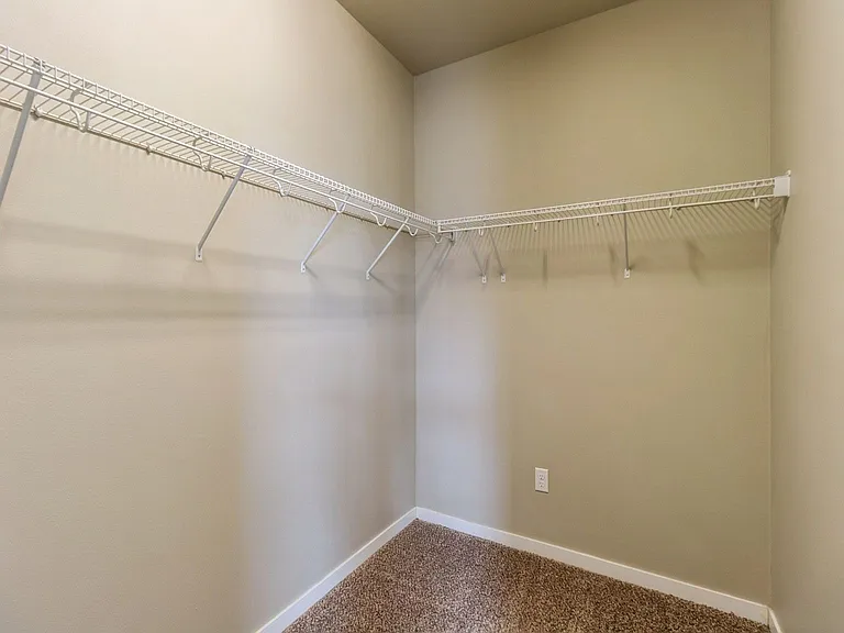 320 SW 6th St #106 — Photo 2