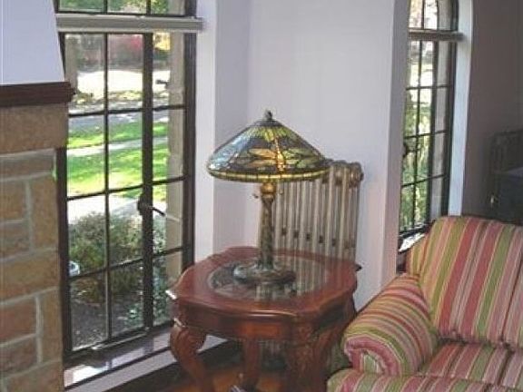 5th image of 2372 Woodward Ave