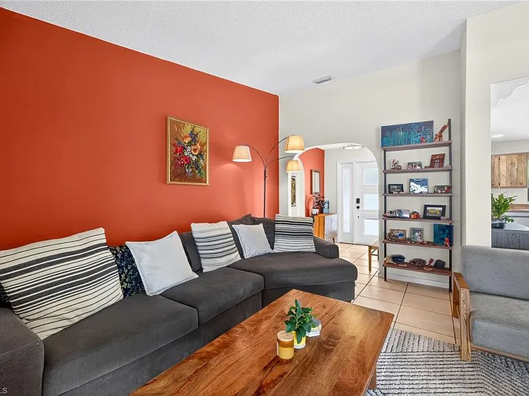 18185 Hilda Dr — Photo 6