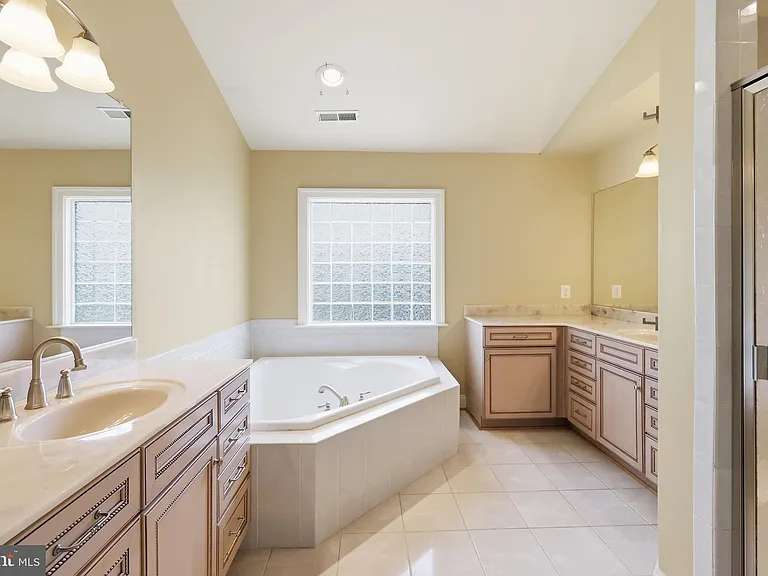 6403 Velliety Ln — Photo 39