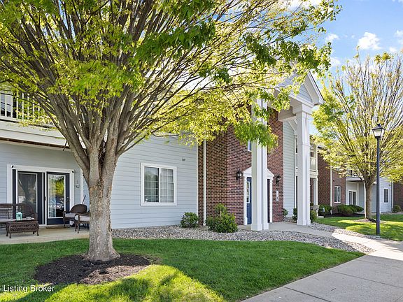 3rd image of 2607 Bradford Commons Dr Unit 204