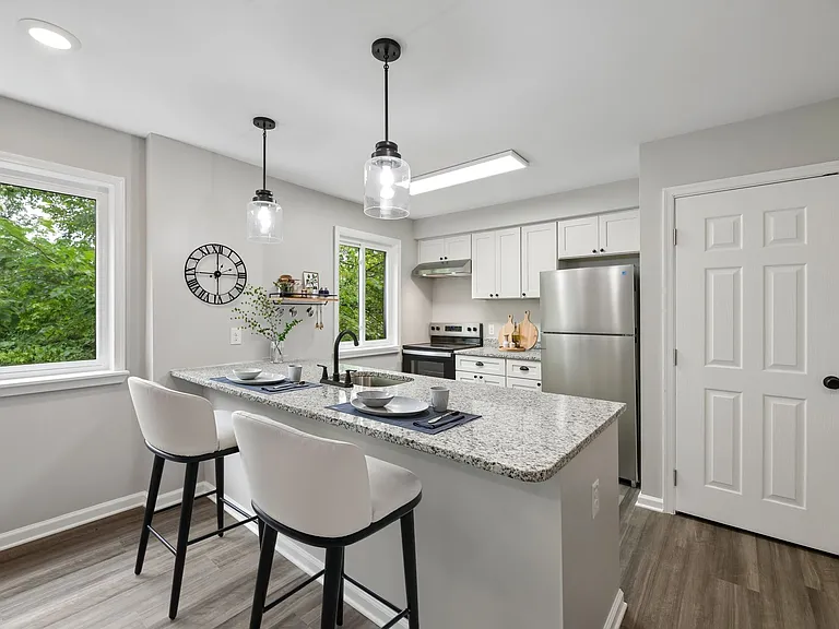 The Executive in Gaithersburg — Photo 1