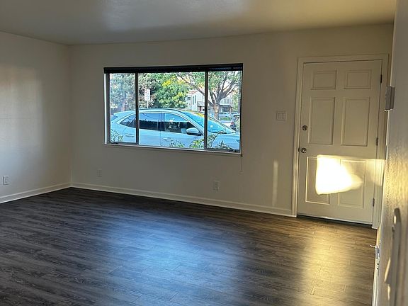 2nd image of 2143 Wyandotte St #6