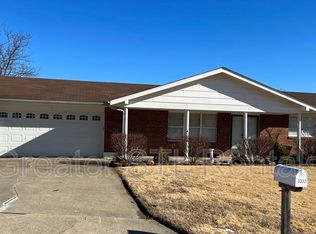 3332 Cottonwood Dr, Saint Charles, MO 63301