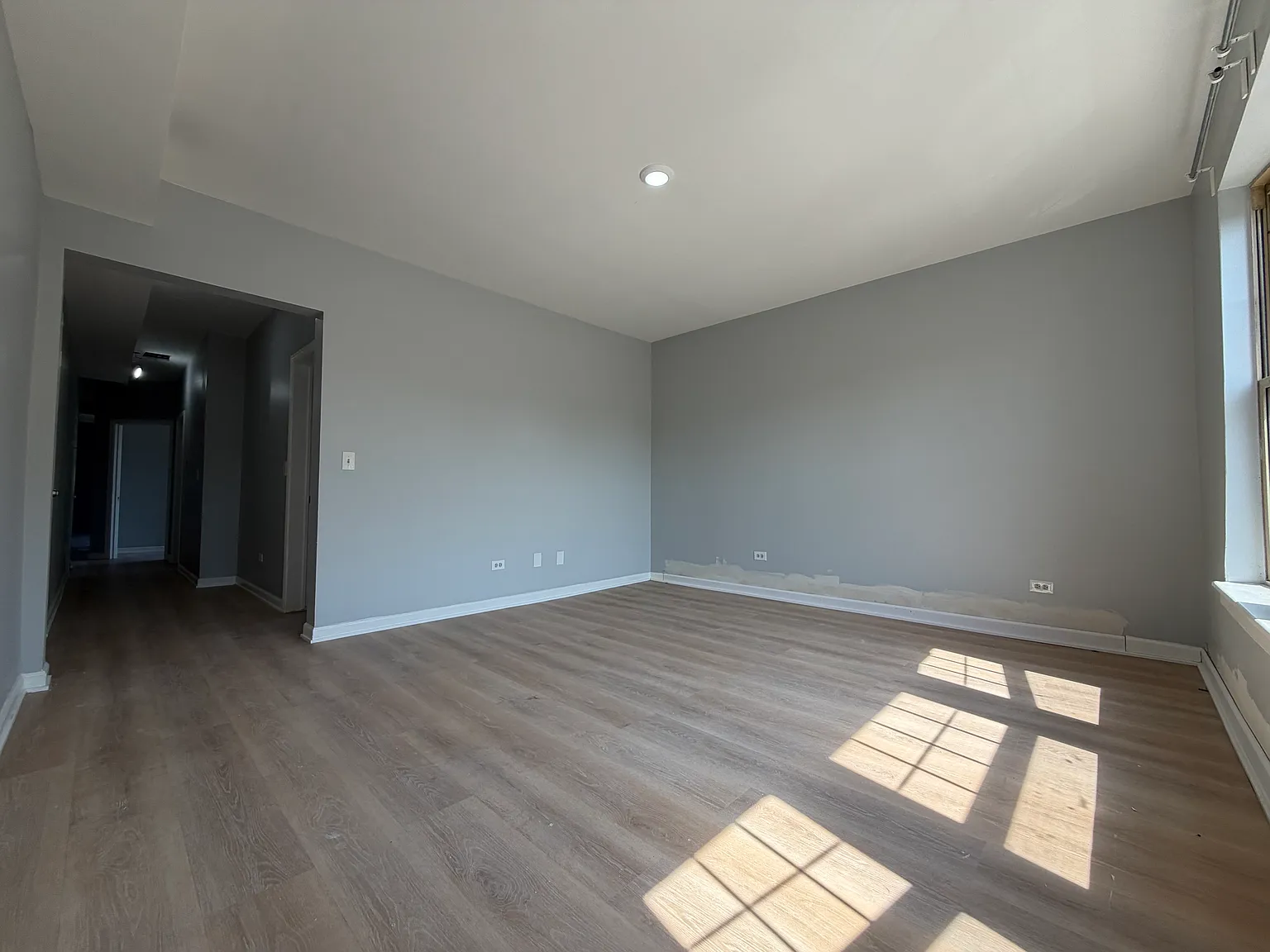 2 bed, 1000 sqft, $1,600 — Photo 2