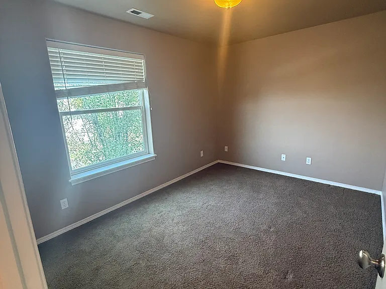 1306 Edinborough Ct — Photo 6