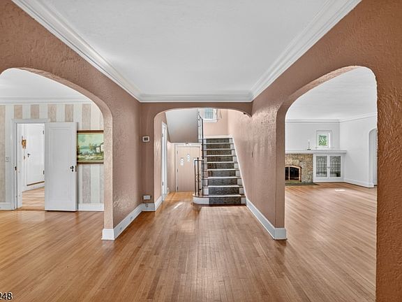 2nd image of 425 Ridgewood Ave