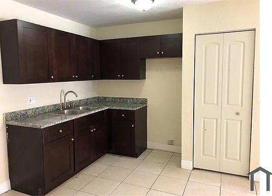 5322 NW 25th St #9 — Photo 2