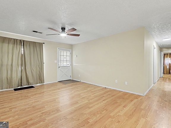 3rd image of 250 Short Rd