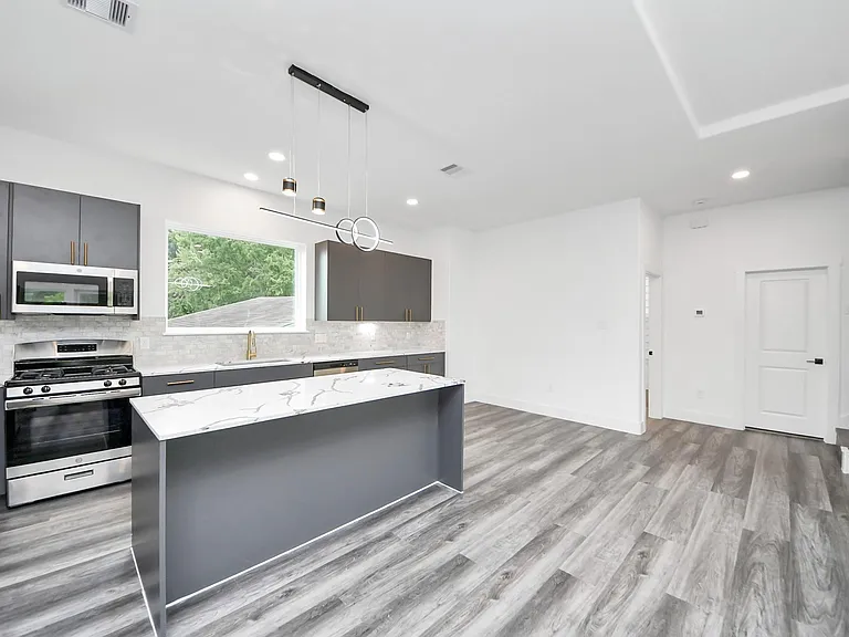2709 Dennis St — Photo 18